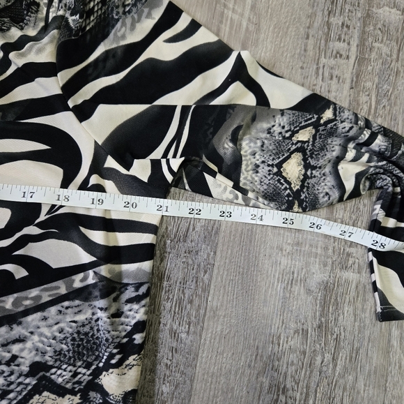 STRAZZI Animal Print Blouse Women's Size 1X Silky Lightweight 3/4 Sleeve - Picture 12 of 13